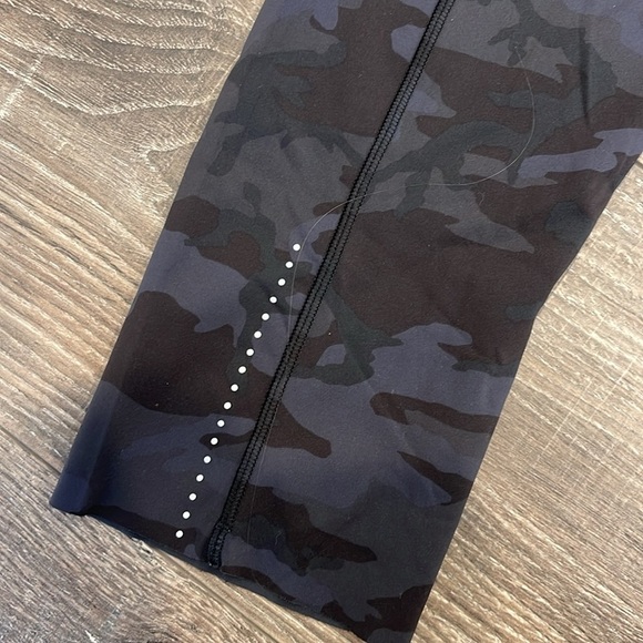 Lululemon Size 4 cropped camo leggings - Picture 2 of 7
